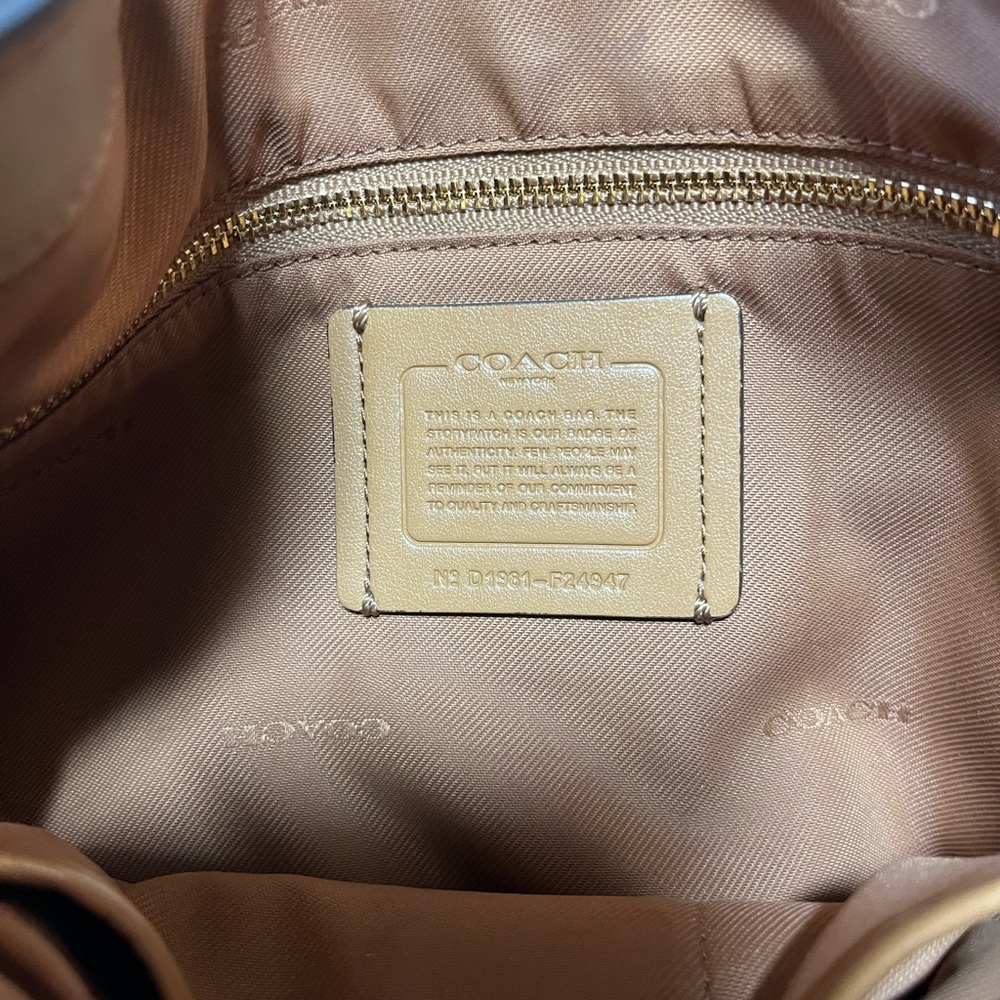 Coach Bag in cream - Picture 7 of 12